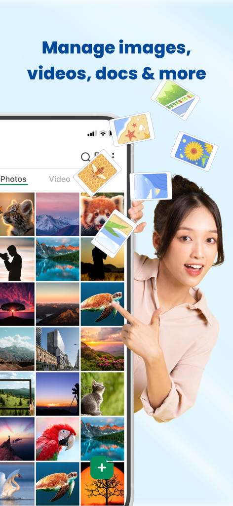 EZ File Explorer: Zip Manager - Una mujer señalando una pantalla de iPhone que muestra una galería de fotos dentro de la aplicación EZ File Explorer con el encabezado Gestionar imágenes, videos, documentos y más