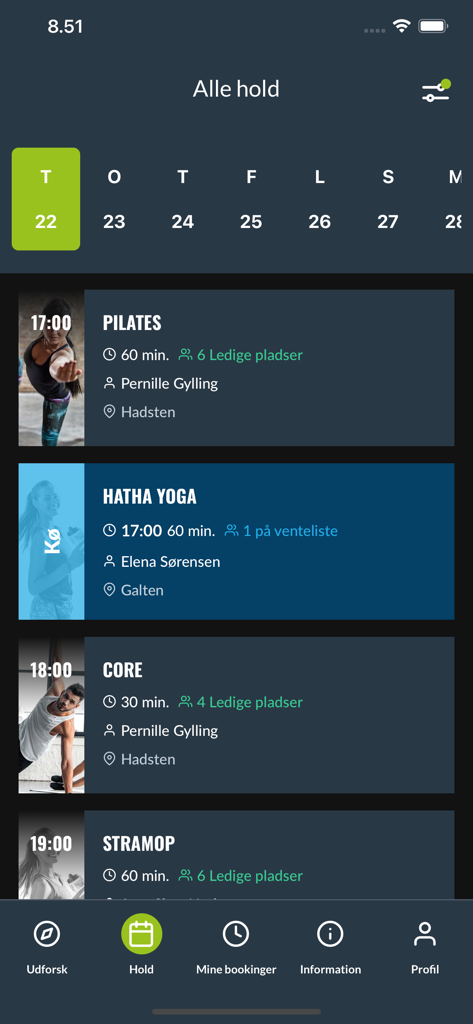 Fit&Sund - Pantalla de la aplicación móvil mostrando un horario de clases de fitness incluyendo Pilates y Yoga con nombres de instructores y ubicaciones