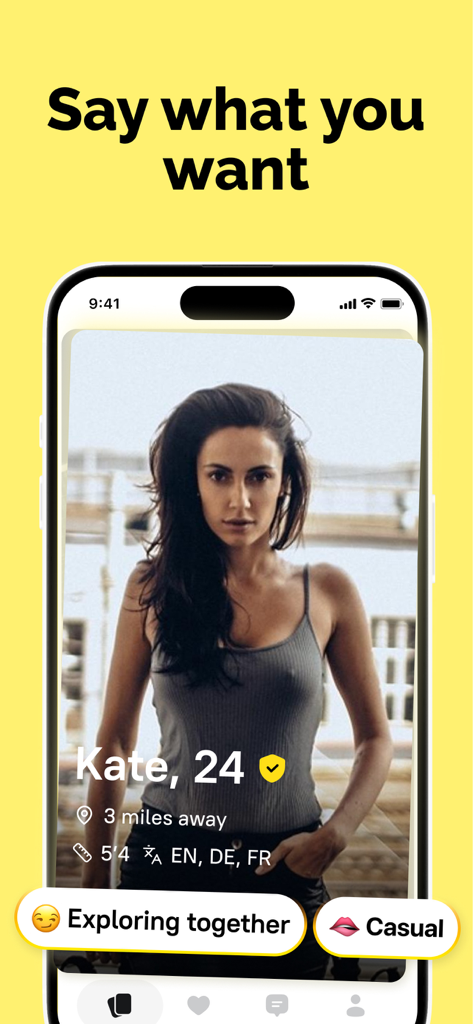 Uma interface móvel do aplicativo de namoro Instinct mostrando o perfil de um usuário com o título Diga o que você quer e tags de interesse como Casual e Explorando juntos