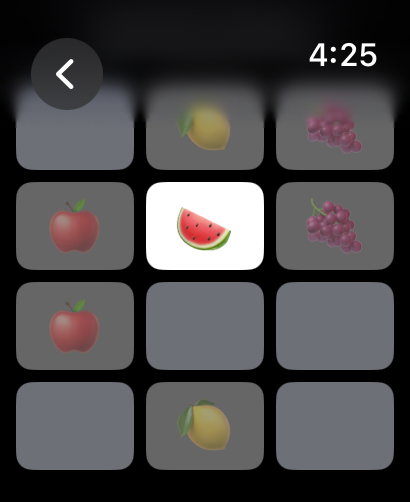 Apple Watch 그리드 디스플레이의 과일 테마 메모리 매칭 게임