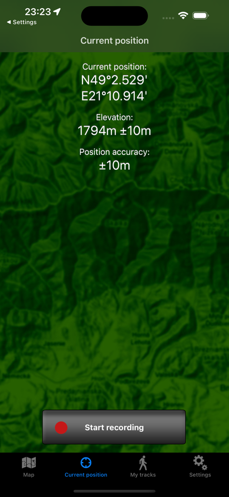 Application Carte de Randonnée Autriche affichant la position GPS actuelle et l'altitude sur une carte topographique verte