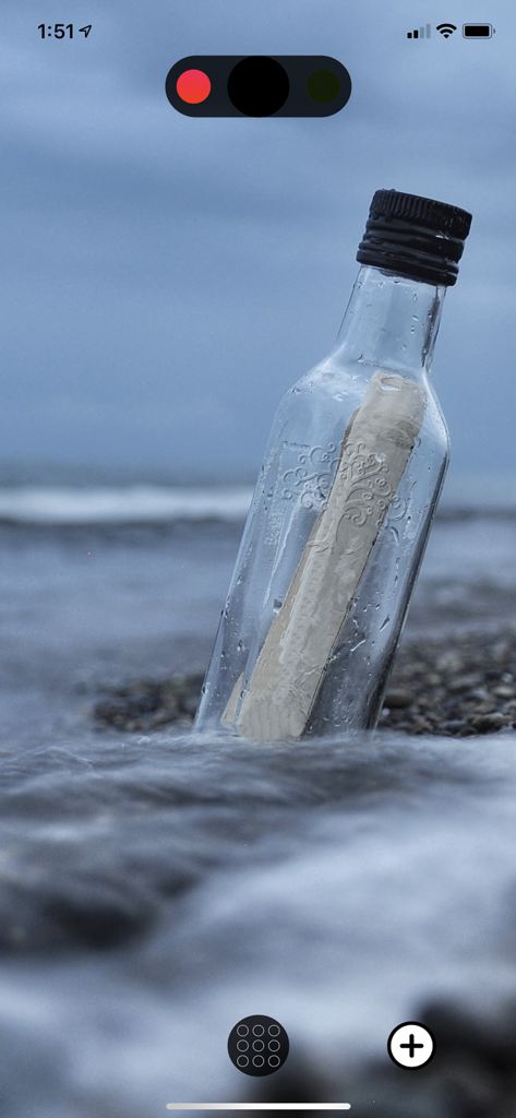 Mensaje en una botella en una playa como nivel de puzzle