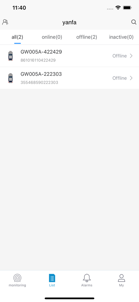S-Make App-Oberfläche, die eine Liste der verfolgten Fahrzeuge und deren Online- oder Offline-Status anzeigt.