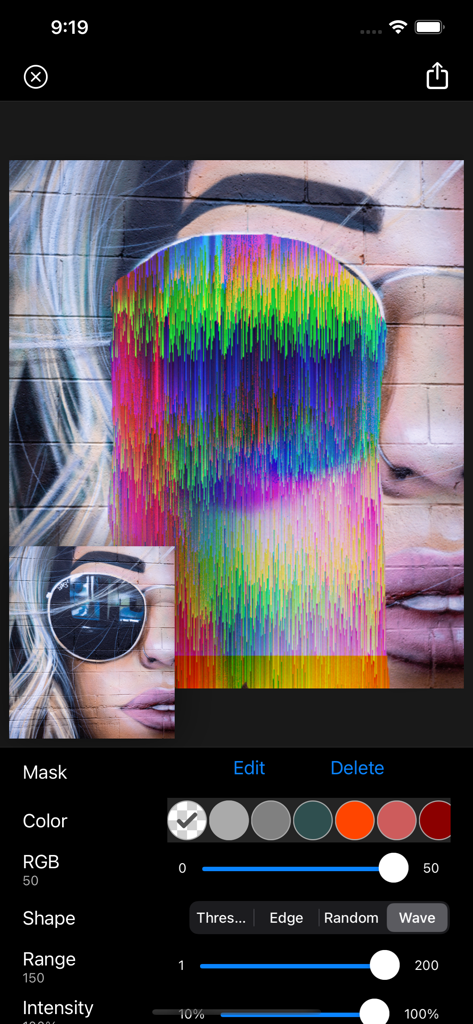 Glitch Fx - Pixel Sorting - Interfaz de la aplicación Glitch Fx mostrando un efecto de clasificación de píxeles aplicado a un área enmascarada de una foto con controles de edición.