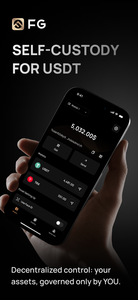 USDTとTRXの残高、および分散型自己管理を宣伝するテキストが表示されたFG Walletアプリのインターフェイスを映し出すiPhoneを持つ手。