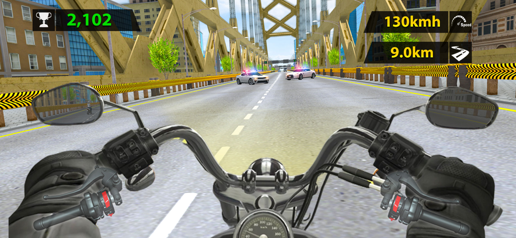 Bike Rider Infinity - Vista en primera persona de una motocicleta compitiendo a través del tráfico en un puente en Bike Rider Infinity