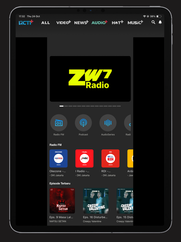 Sezione audio dell'app RCTI+ su iPad con stazioni radio indonesiane e serie audio