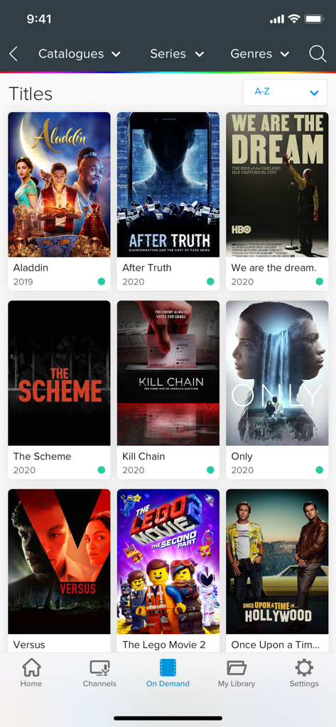 Tela On Demand do aplicativo móvel EON TV com uma biblioteca de filmes e séries
