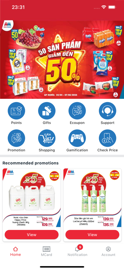 Tela inicial do aplicativo de fidelidade MCard apresentando banners promocionais e ícones de menu para recompensas e compras