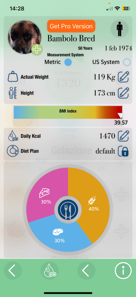 Calorie Tracker & Fasting AI - Perfil de usuario de Pratiko Life que muestra el índice de IMC y un gráfico de distribución de macronutrientes.