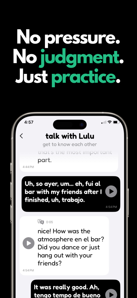 Lulu – Speak Spanish with AI - Interfaz de chat de la aplicación Lulu que muestra una conversación de voz en spanglish con un tutor de español de IA