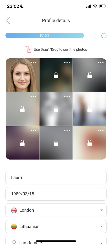 DreamDating - リトアニア人女性のDreamDatingアプリのプロフィールページ。ロックされた写真と自己紹介の詳細が表示されています。
