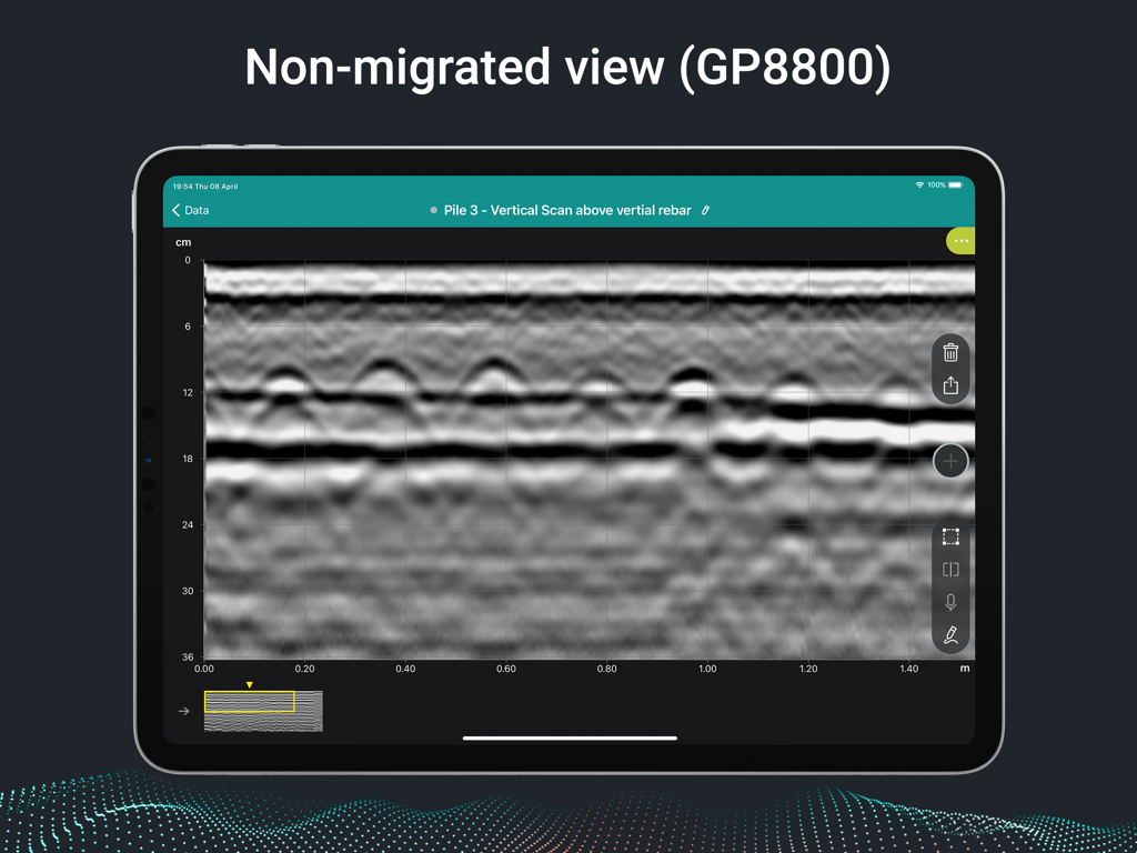 콘크리트에서 철근 감지를 보여주는 iPad의 비마이그레이션된 GPR 레이더그램 스캔