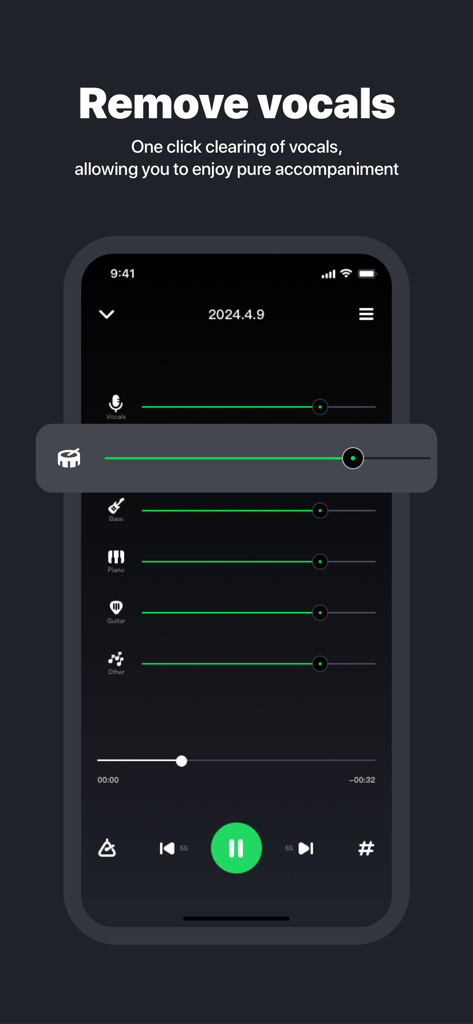 Splitter AI - Vocal Remover - Interfaz de aplicación móvil que muestra la eliminación de voz por IA y controles deslizantes de volumen de pistas de audio individuales para batería, bajo y guitarra