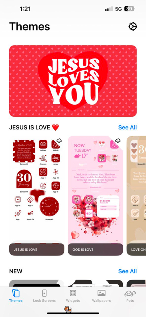 Interfaz de la aplicación ScreenKit que muestra temas y widgets de pantalla de inicio de estética cristiana.