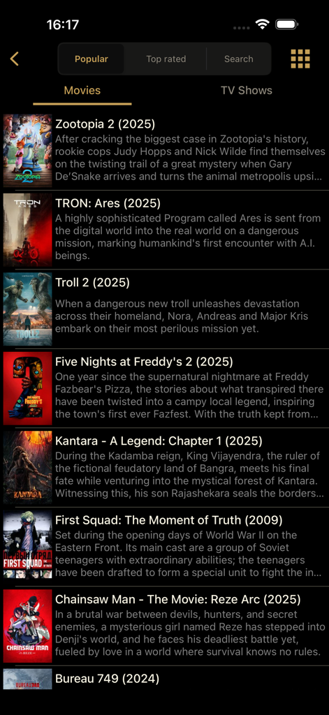 Una lista de películas populares con pósteres y resúmenes en la interfaz de la aplicación Watched TV