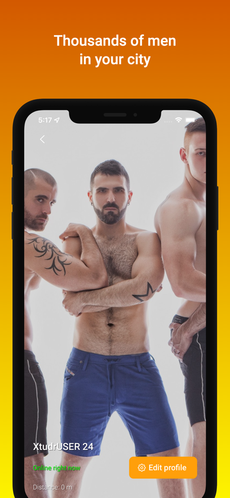 Xtudr - Gay chat - Exibição do aplicativo de bate-papo gay Xtudr com perfis de homens e texto de localização da cidade