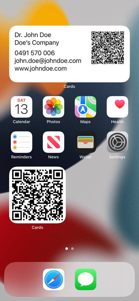 Contact-Cards - Schermata home dell'iPhone che mostra widget di biglietti da visita digitali con codici QR per una facile condivisione dei contatti