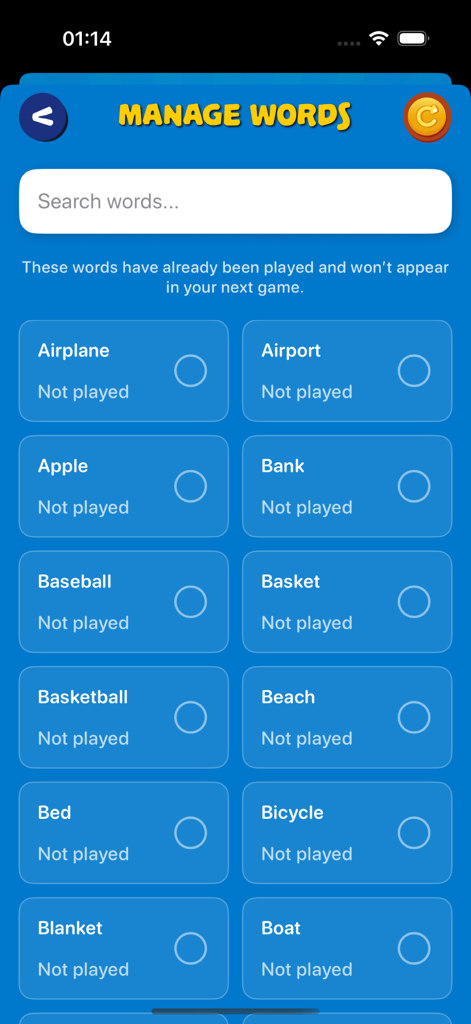 Cluso – Find the Impostor - Una pantalla de la aplicación Cluso titulada 'Gestionar palabras' que muestra una cuadrícula de fichas de palabras como 'Avión' y 'Manzana' para seleccionar.