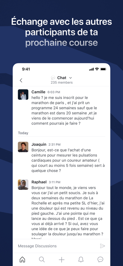 Group chat interface in the Campus Communaute app where runners discuss marathon training and racing tips