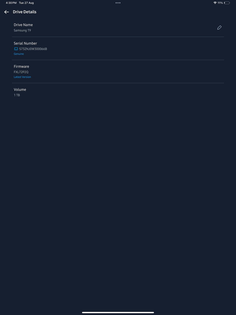 Samsung Magician - Interfaz de la aplicación Samsung Magician mostrando detalles de la unidad SSD portátil, incluido el nombre del modelo, número de serie y versión de firmware