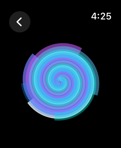 Apple Watch 화면의 화려한 파란색과 보라색 나선형 미니게임
