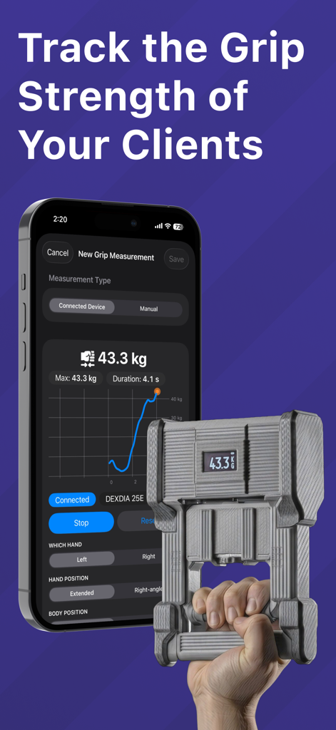 GripMeter Physio - Grip Tester - Una mano sosteniendo un dinamómetro junto a un iPhone que muestra datos de fuerza de agarre en tiempo real en la aplicación GripMeter Physio.