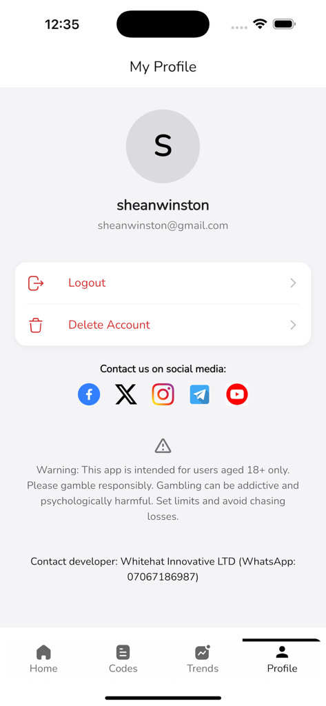 Tela de perfil do usuário do aplicativo Predict Futbol mostrando detalhes da conta, links de mídia social e aviso de jogo