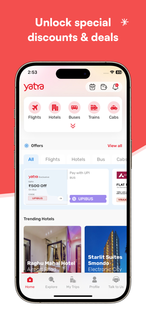 Yatra - Flights, Hotels & Cabs - Interfaz de la aplicación Yatra que muestra opciones de reserva de vuelos, hoteles, autobuses y trenes con descuentos promocionales