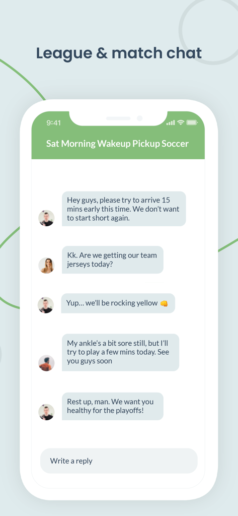Tela de chat em grupo do aplicativo OpenSports mostrando membros se coordenando para um jogo de futebol casual na manhã de sábado