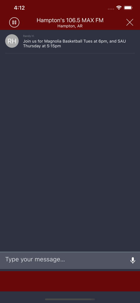 Hit Radio MAX FM - Interfaz de mensajería en tiempo real en la aplicación Hit Radio MAX FM que muestra el comentario de un oyente y un campo de entrada de texto