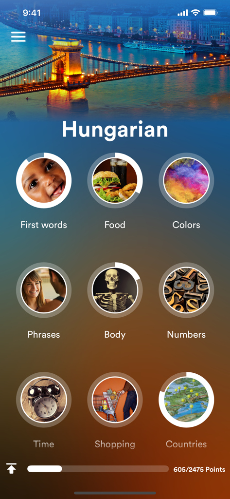 Menu principal do aplicativo Aprenda Húngaro mostrando tópicos de aprendizado de idiomas como comida, cores e números