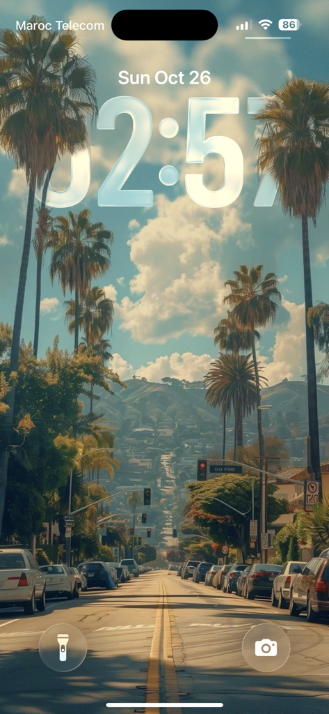 4K Wallpapers HD wallcraft - ヤシの木のある晴れたカリフォルニアの通りを示す深度効果壁紙のiPhoneロック画面