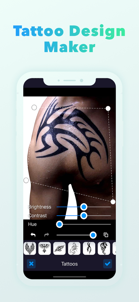 Interfaz de la aplicación Metro Body Editor que muestra una pegatina de tatuaje tribal siendo aplicada y ajustada en el hombro de un hombre