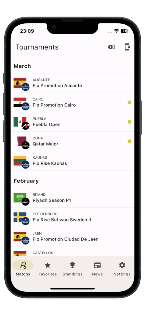 Padel LiveScore - Pantalla de lista de calendario de torneos en la aplicación Padel LiveScore que muestra eventos internacionales de Padel por mes