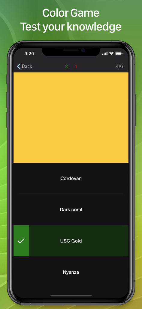 사용자가 USC 골드를 올바르게 식별하는 색상 식별 퀴즈를 보여주는 Color Name AR 앱의 스크린샷.