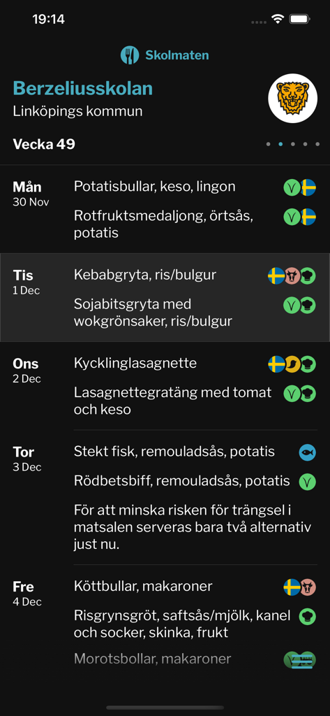 Skolmaten - Weekly school lunch menu view in the Skolmaten app showing daily meal options and dietary icons