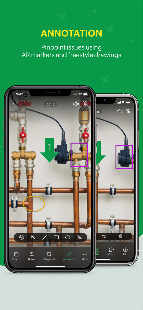 Zoho Lens - 2台のスマートフォン、Zoho Lensアプリを表示、AR注釈と産業用パイプのマーカーでリモートテクニカルサポート用