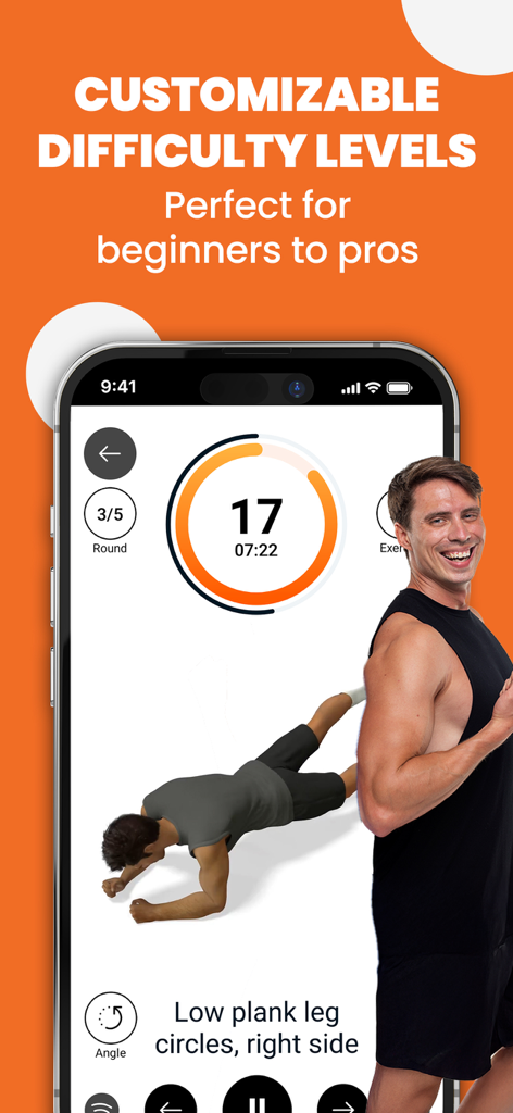 Interfaz de la aplicación FitAttack que muestra un ejercicio de círculos de piernas en plancha baja y niveles de dificultad personalizables para principiantes y profesionales.