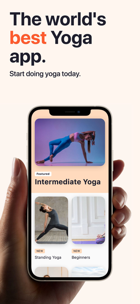 Smartphone zeigt die Benutzeroberfläche der Yoga Flow App mit hervorgehobenen Abschnitten für fortgeschrittene Yoga- und Anfänger-Workouts.