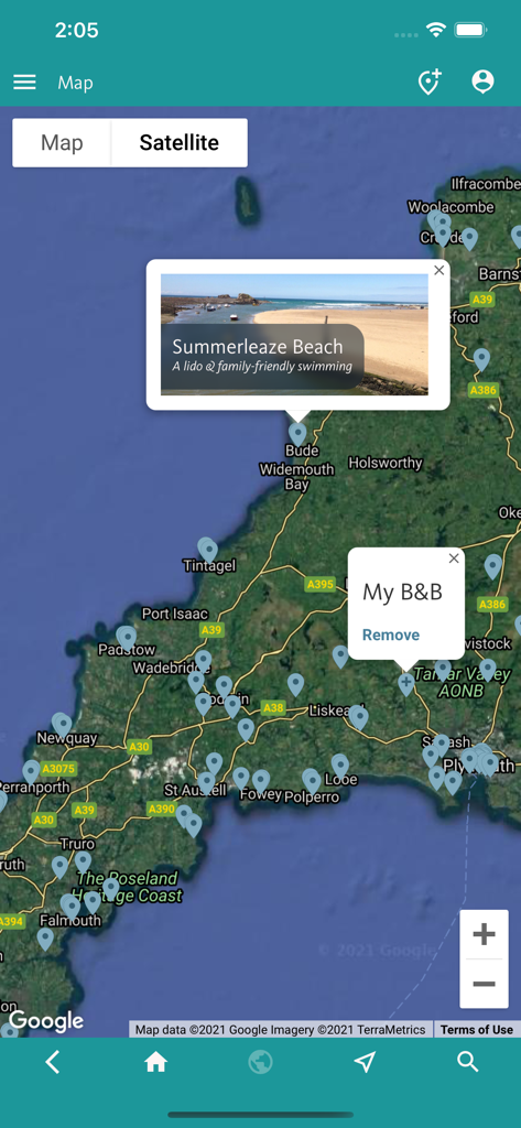 대상 핀과 사용자 지정 B&B 마커를 표시하는 데본 및 콘월 여행 앱의 위성 지도 인터페이스