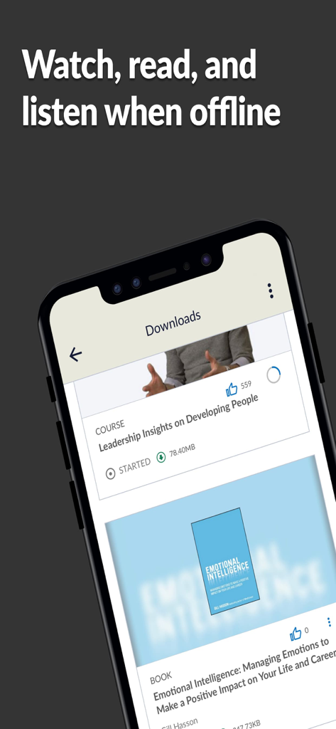 Una pantalla móvil de la aplicación Skillsoft Percipio mostrando cursos y libros descargados para acceso sin conexión.