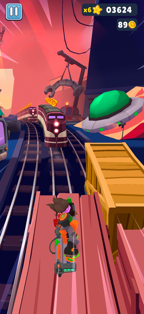 Gameplay de Subway Surfers montrant un personnage sur un hoverboard esquivant des trains violets dans un décor urbain futuriste