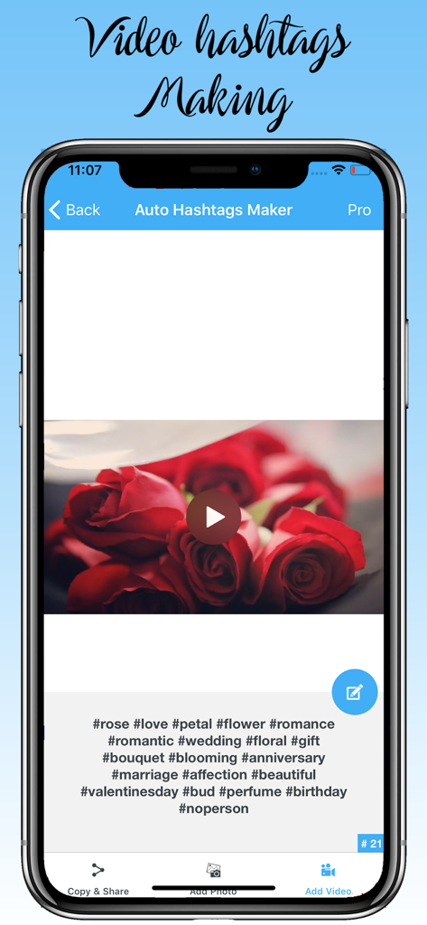 Interfaz de Auto Hashtag Maker Pro mostrando hashtags generados para un video de una rosa en un iPhone.
