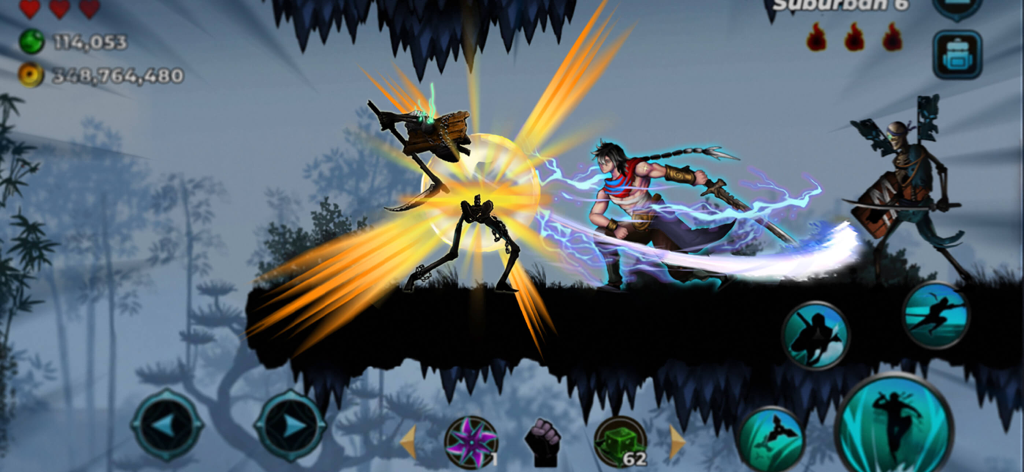 Ninja Adventure: Shadow Legend - 忍者のヒーローが、暗い森の中で光るエネルギーエフェクトと共に強力な剣攻撃を骸骨の敵に行っている