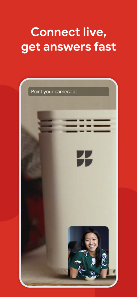 Une personne utilisant la fonction d'assistance vidéo en direct de l'application GFiber pour dépanner son routeur Internet