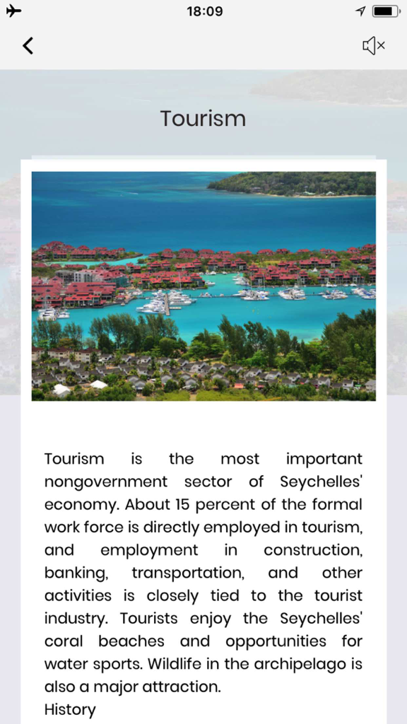 Eine Tourismus-Informationsseite der Seychellen Reiseführer-App mit einem Küstenresort und beschreibendem Text.