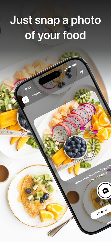 AI Calorie Tracker - Fitory - Un smartphone usando Fitory IA para tomar una foto de un plato de frutas para un rastreo instantáneo de calorías.