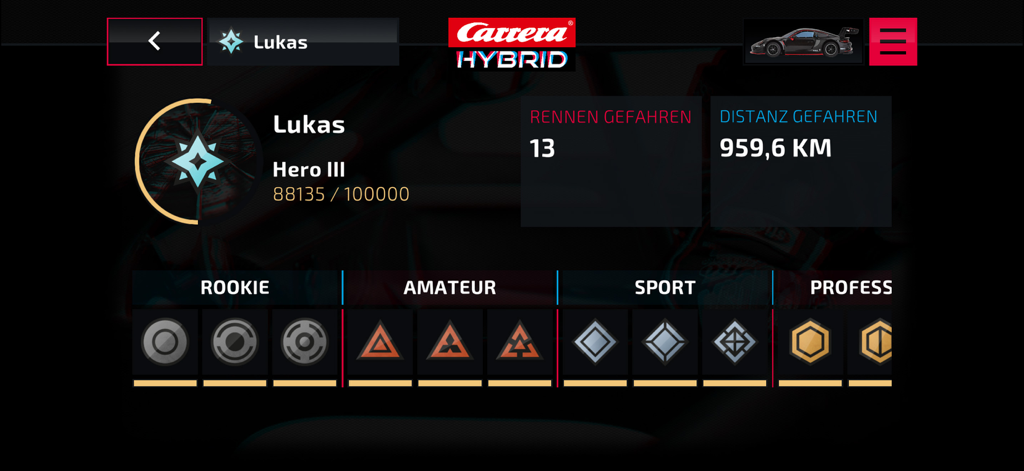 Carrera - HYBRID - User profile interface in the Carrera Hybrid app showing races driven and driver rank progression.