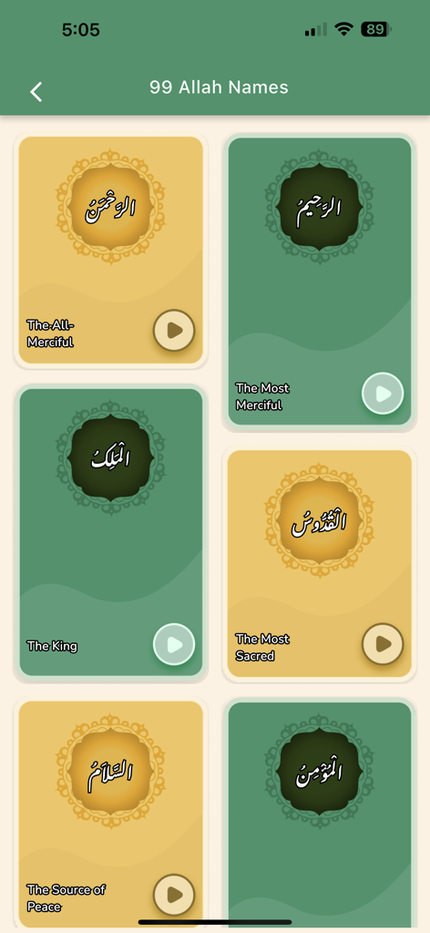 Kids Surah - 99 Names of Allah - Interfaz de aplicación móvil que muestra los 99 Nombres de Allah con caligrafía árabe y traducciones al inglés para niños